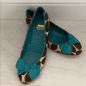 Beautiful giraffe print flats - size 38